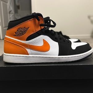 Jordan 1 mid "Shattered Backboard"